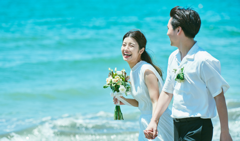 ハワイの海と花嫁